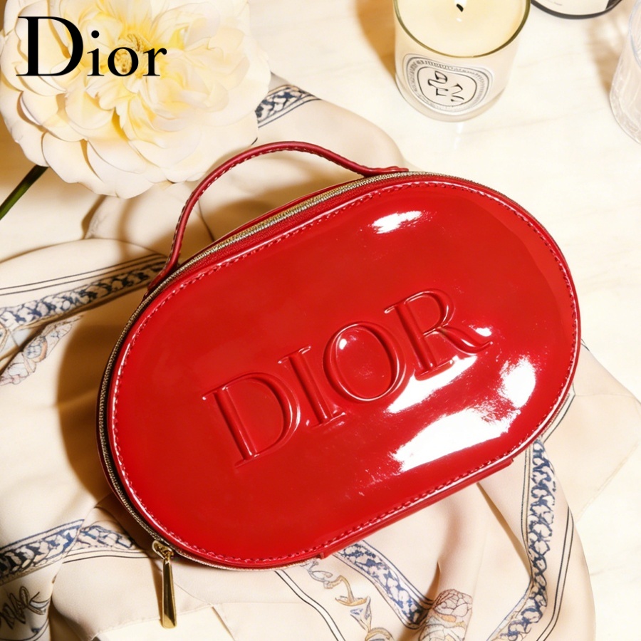 Dior’s Bag Red Cosmetic Bag Lu - огляд і ціна Luxury Skincare Samples