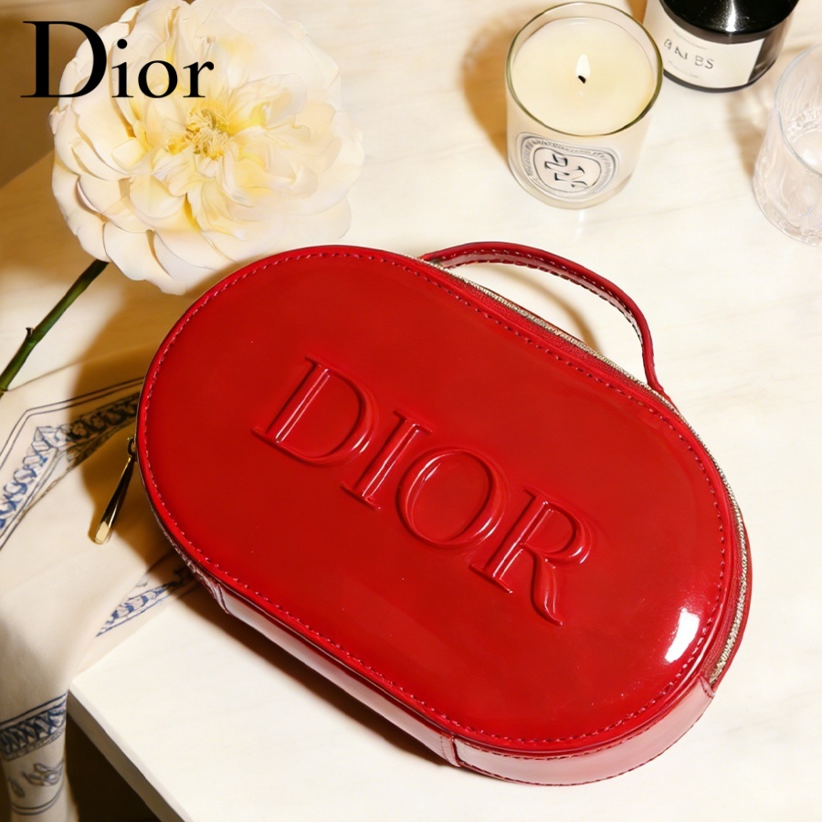 Dior’s Bag Red Cosmetic Bag Lu - огляд і ціна Luxury Skincare Samples