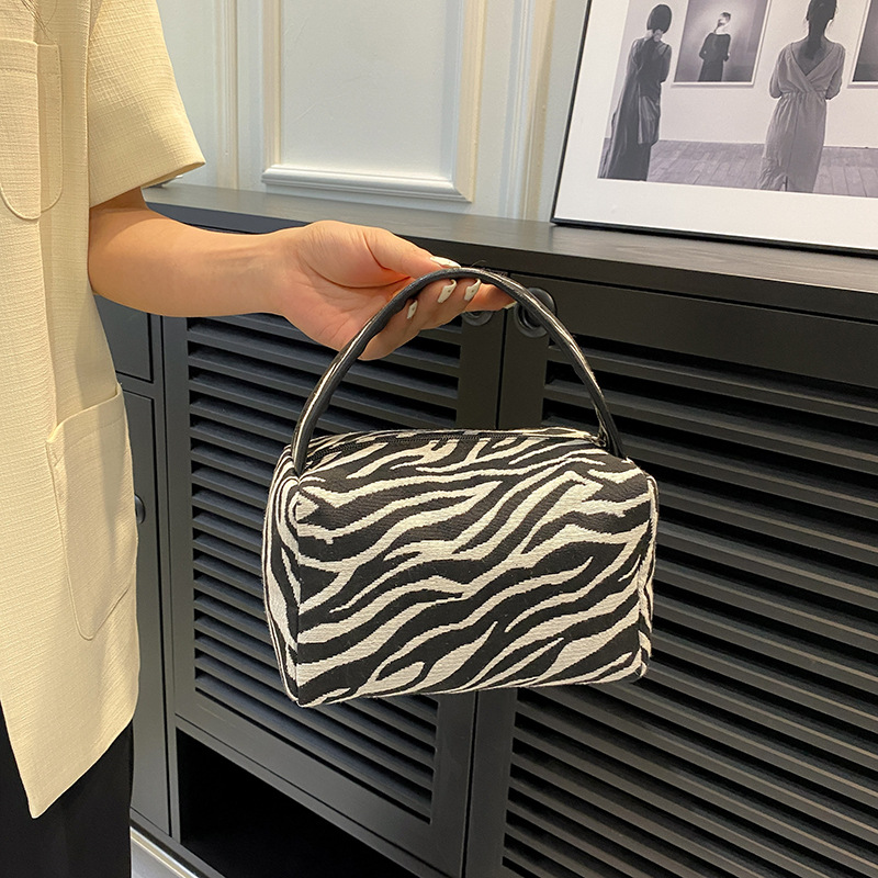 Leopard Makeup Bag Luxury  Lar - огляд і ціна Luxury Skincare Makeup