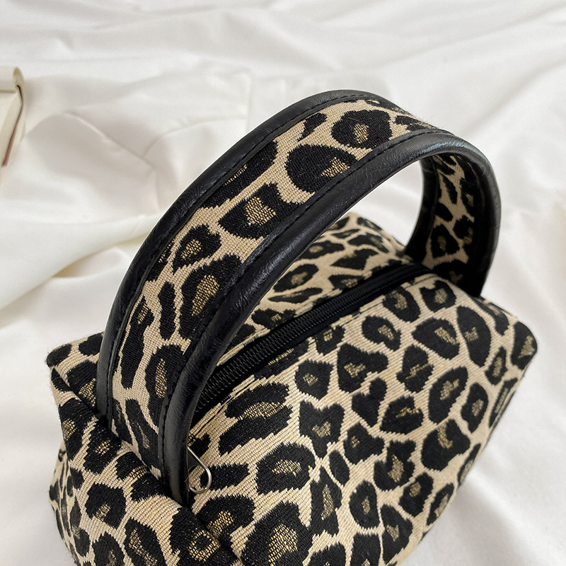 Leopard Makeup Bag Luxury  Lar - огляд і ціна Luxury Skincare Makeup