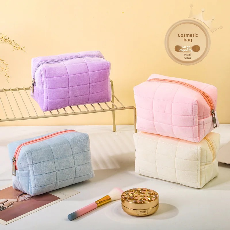 Furry Surface Cosmetic Bag Lux - огляд і ціна Luxury Skincare Makeup