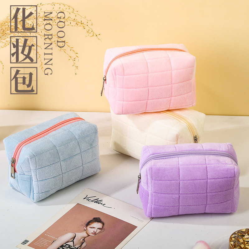 Furry Surface Cosmetic Bag Lux - огляд і ціна Luxury Skincare Makeup