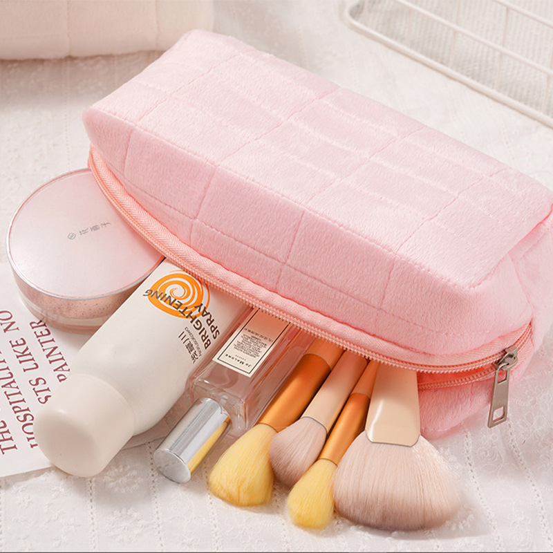 Furry Surface Cosmetic Bag Lux - огляд і ціна Luxury Skincare Makeup